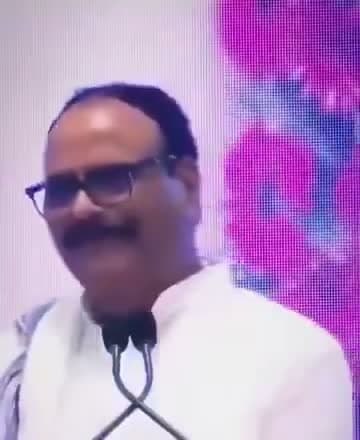 జాబ్స్ వద్దట.. రిక్షా నడపాలట!