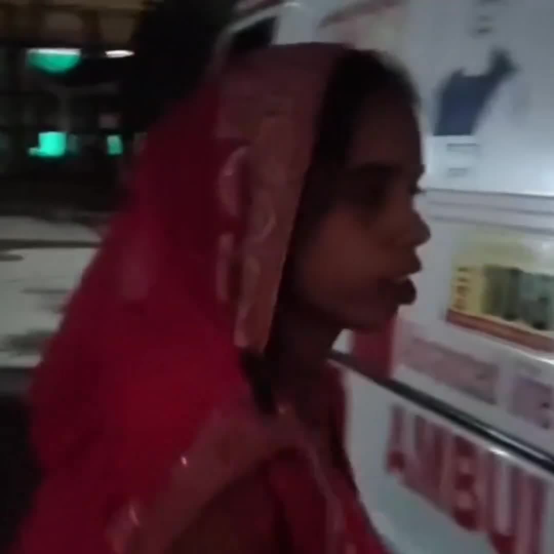 భర్తకు సీరియస్, భార్య ambulence క్లీనింగ్!