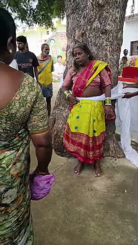 చేతబడి పేరిట.. మహిళను చెట్టుకు కట్టేసి మూకుమ్మడి దాడి