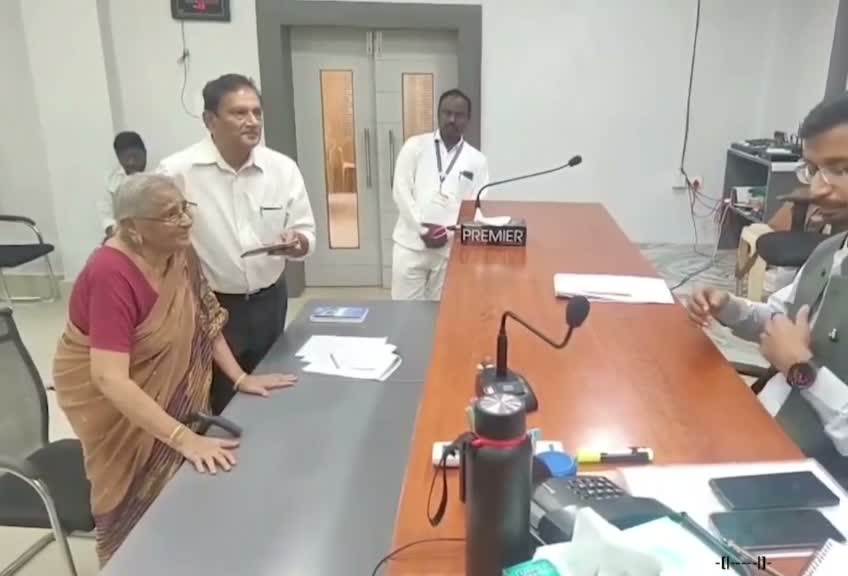 ఈ బామ్మ గారి దేశ భక్తికి హేట్సాఫ్ !