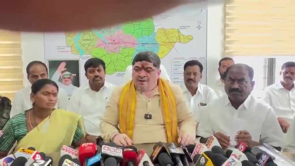 పవన్ కళ్యాణ్‌పై పొన్నం ప్రభాకర్ హాట్ కామెంట్స్!