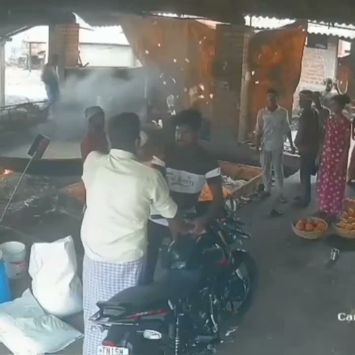 బెల్లం ఫ్యాక్టరీలో దారుణం.. CCTC క్లిప్