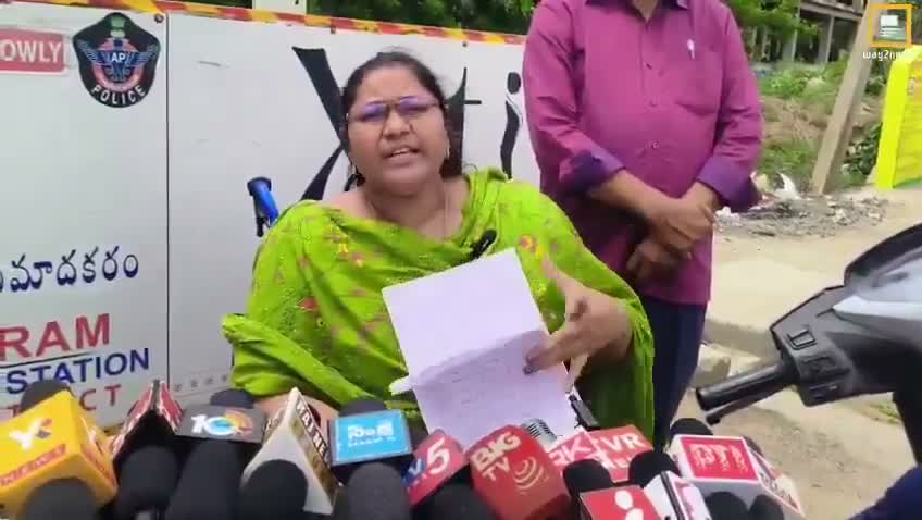పవన్ కళ్యాణ్‌పై పోలీసులకి సుగాలి ప్రీతి తల్లి కంప్లైంట్!