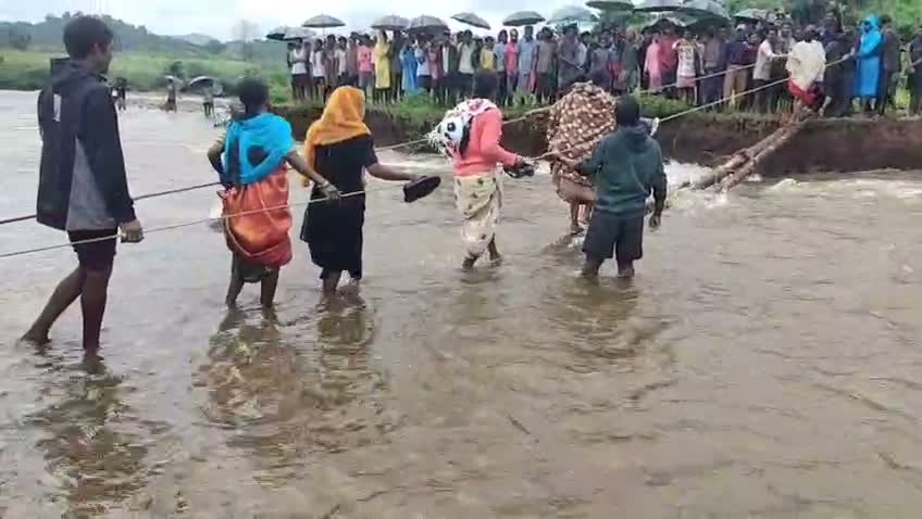 ధారకొండ–గంగవరం రోడ్డు.. ప్రమాదకరం!