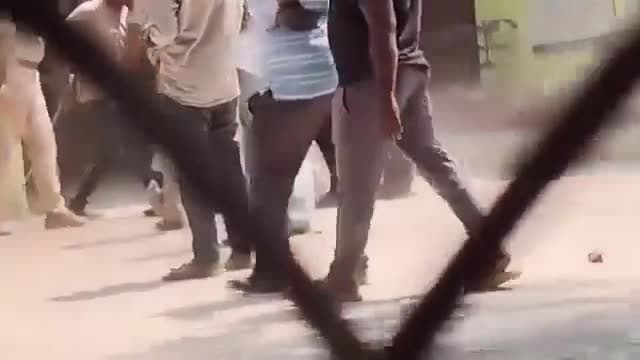 అనంతపురం జిల్లాలో పోలీసుల అరాచకం..