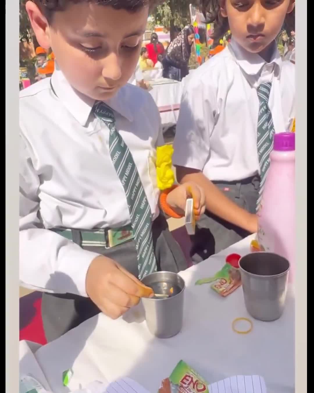 సనీటిజర్ తో మ్యాజిక్: టాలెంట్ కి ఏజ్ లిమిట్ లేదు బ్రో!