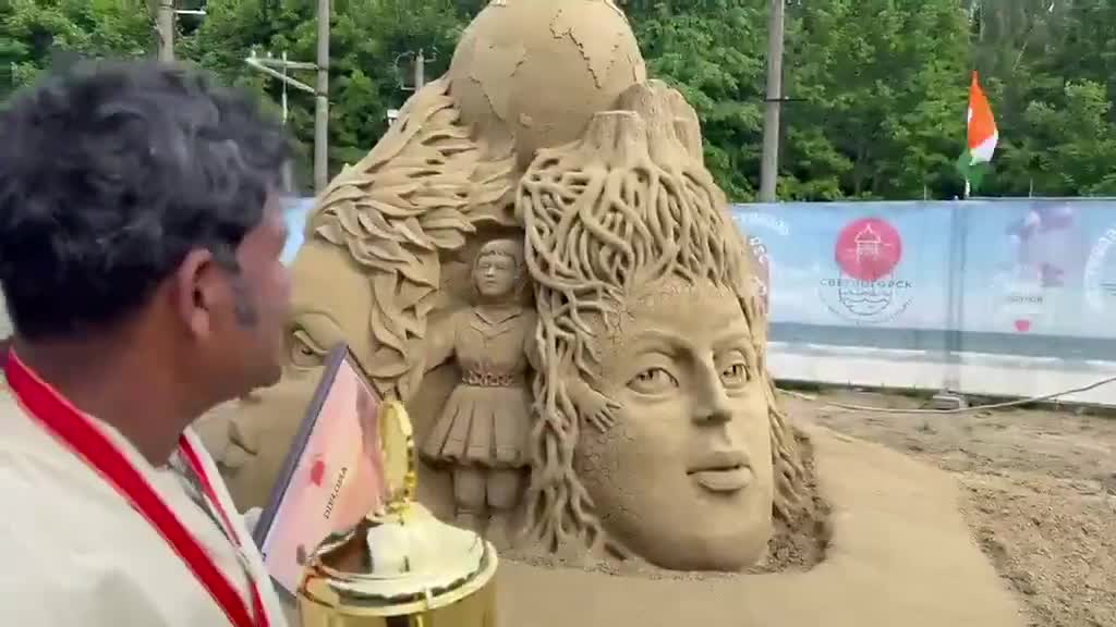 హిస్టరీ క్రియేట్ చేసిన ఇండియన్ శాండ్ ఆర్టిస్ట్