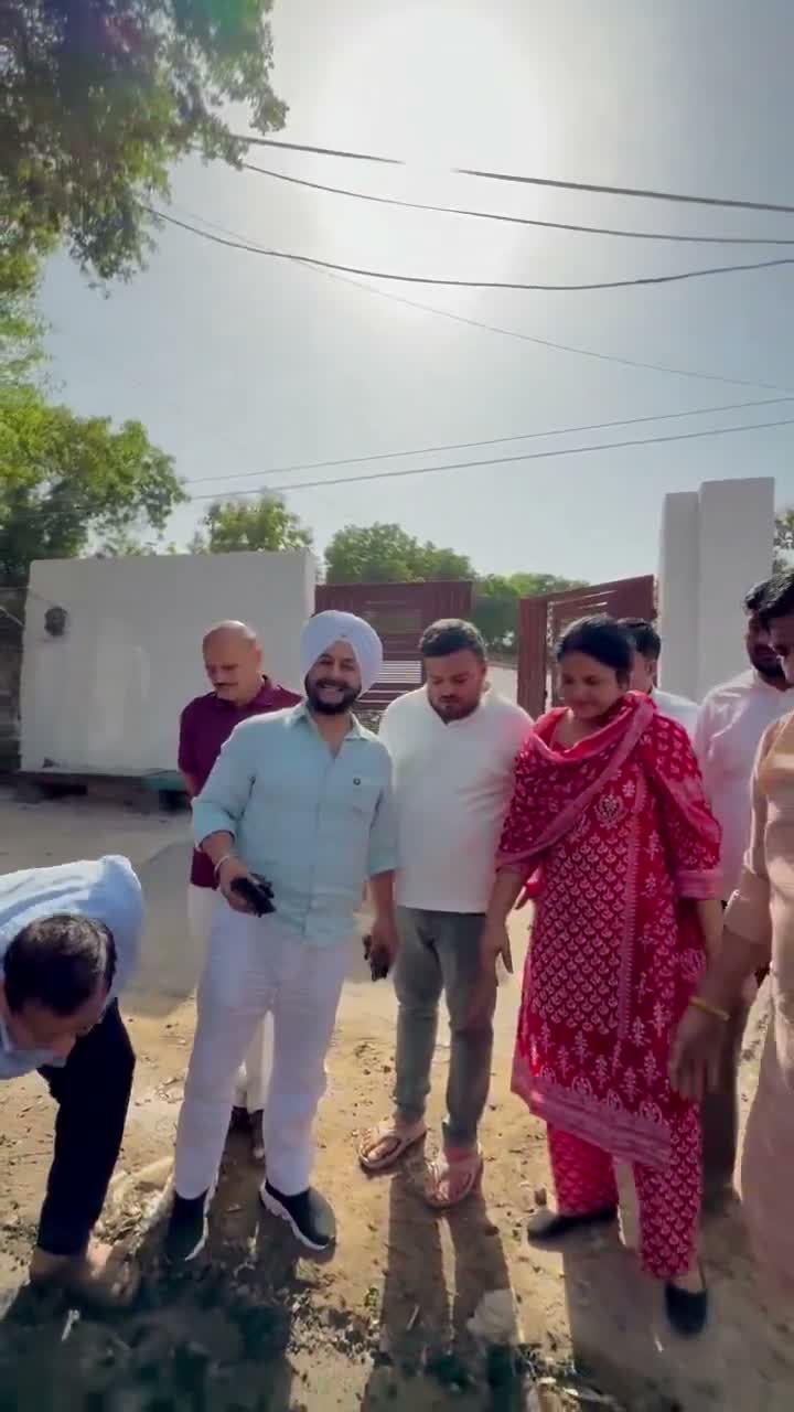 "దీన్ని రోడ్డు అంటారా?"