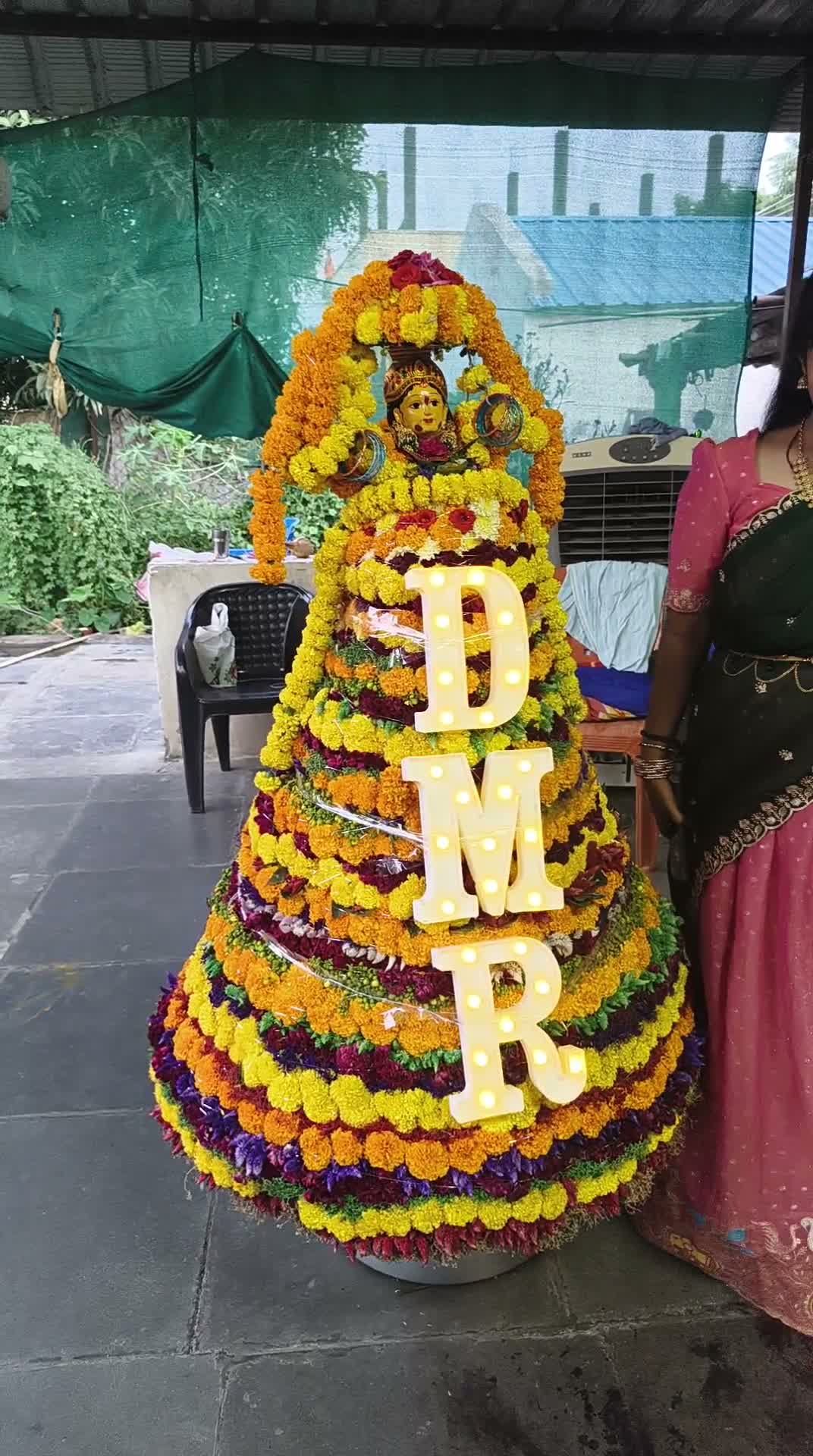 దుర్గామాత రూపంలో వినూత్న బతుకమ్మ