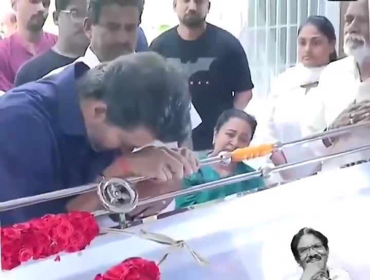 భారతీరాజా మృతదేహానికి విజయ్ నివాళులు!