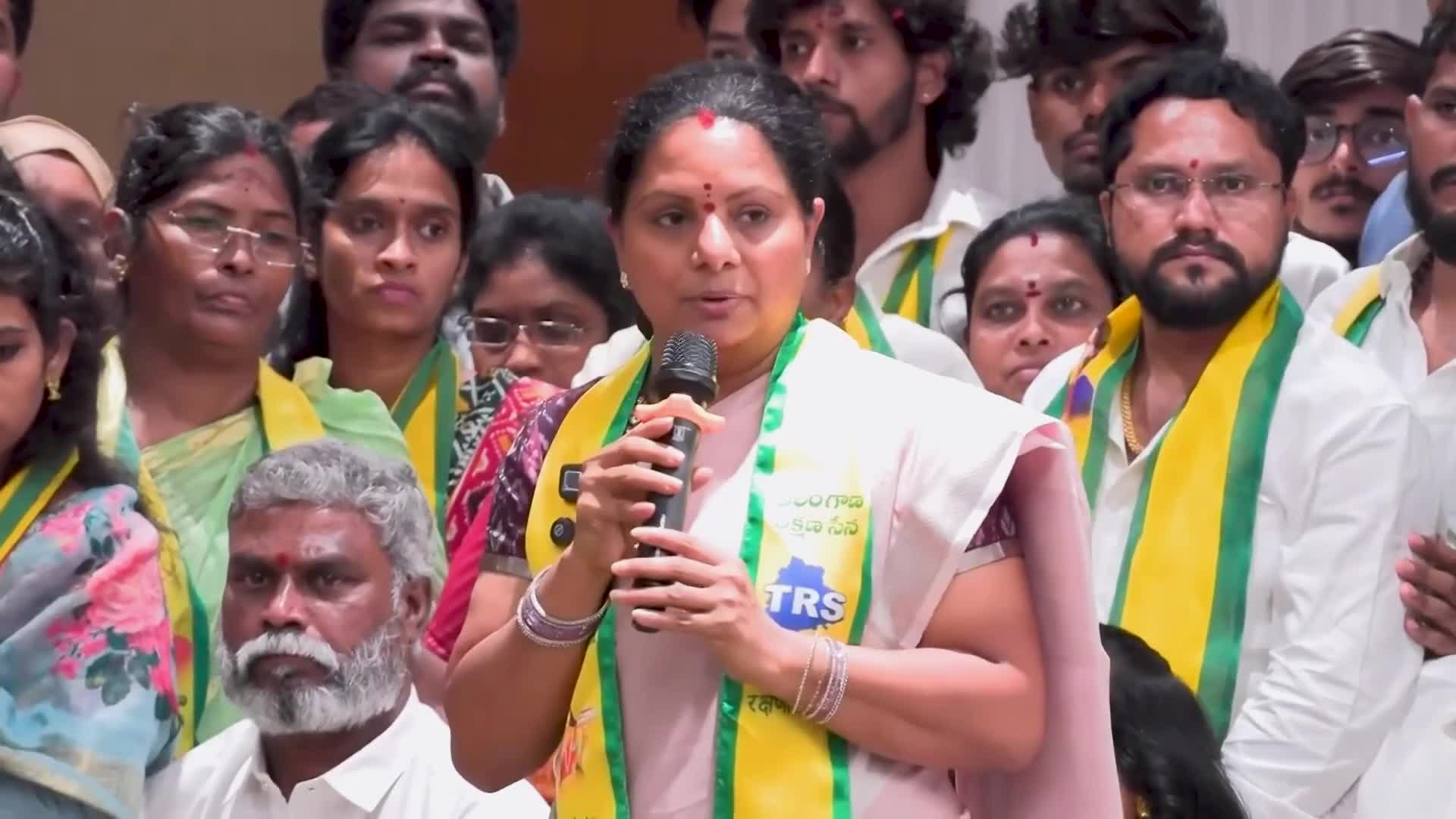 తెలంగాణ ఉద్యమకారుల కమిటీపై కల్వకుంట్ల కవిత విమర్శలు