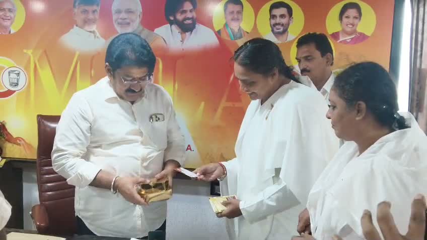 ఎమ్మెల్యేకు రాఖీ కట్టిన బ్రహ్మకుమారీలు