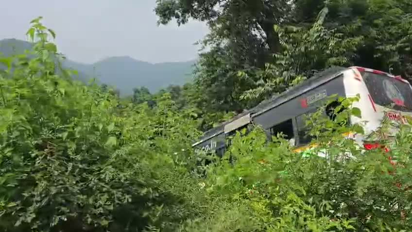చింతూరు రోడ్డుపై బస్సు ప్రమాదం