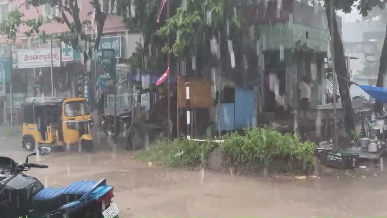 రాజనగరంలో పిడుగులతో దంచికొట్టిన వాన!