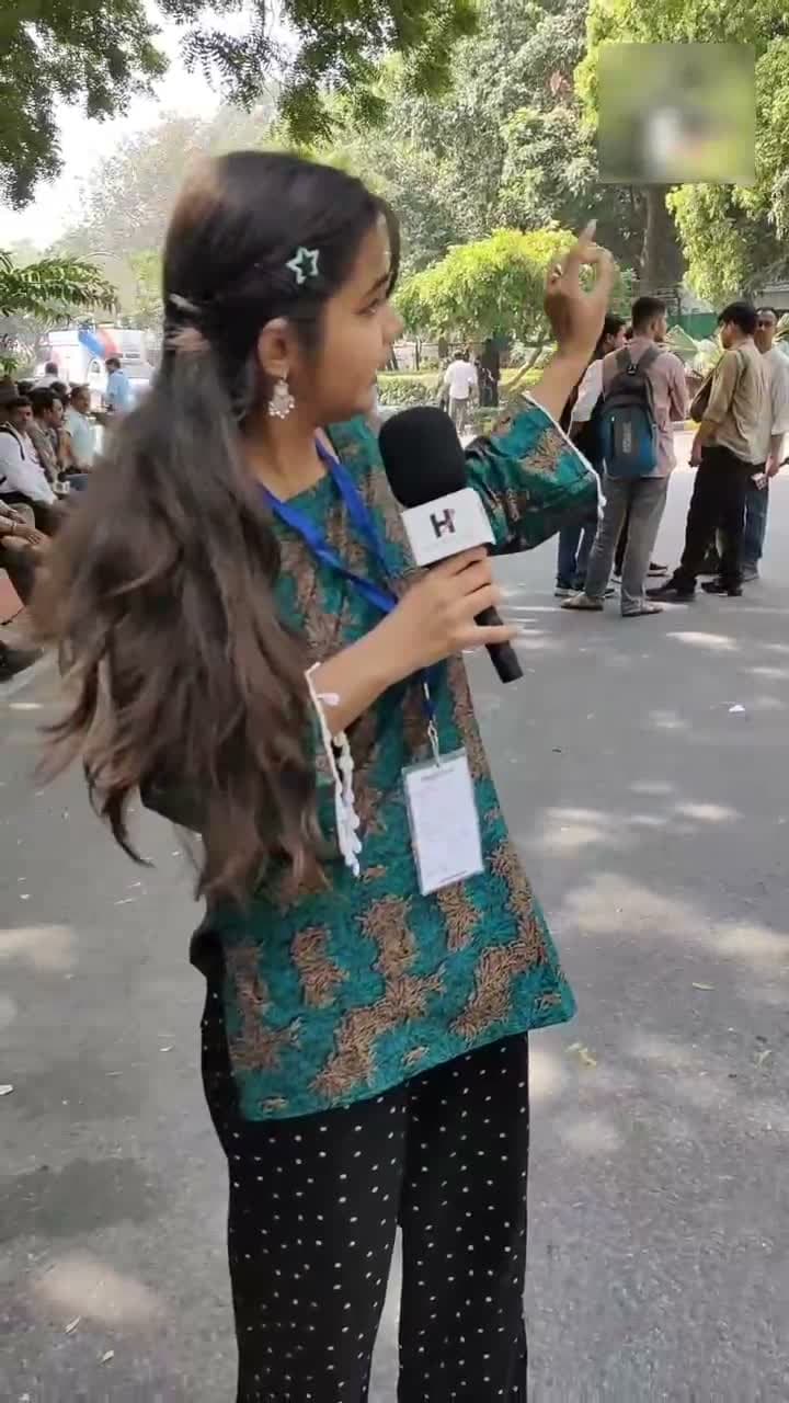 ఢిల్లీ ప్రొటెస్ట్స్‌ల్లో దుమ్మురేపుతున్న జెన్ జీ రిపోర్టర్!