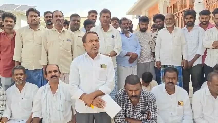 ఈర్లపల్లి అమ్మ చెరువు పేరు మార్పుపై గ్రామస్థుల నిరసన..!