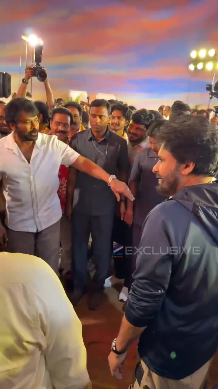 పవన్ పక్కన బండ్ల గణేష్.. దేవుడు-భక్తుడి మధ్యలో చిరంజీవి!