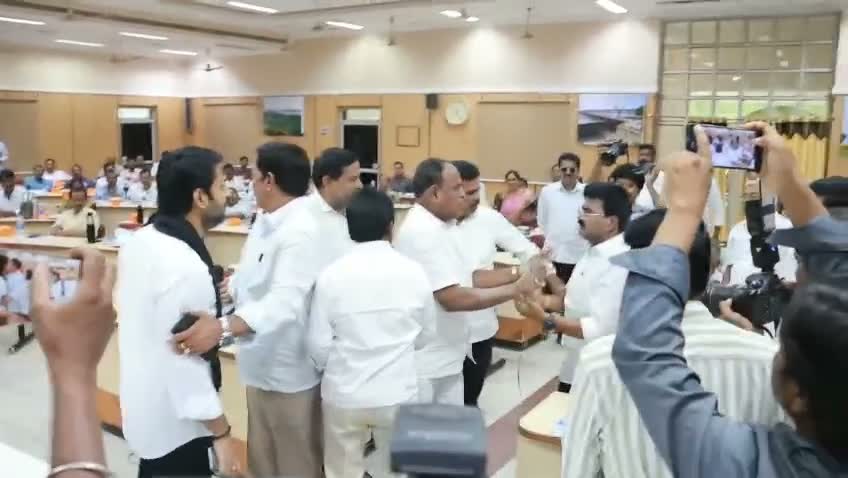 జడ్పీ సమావేశంలో ఎమ్మెల్యే-జడ్పీటీసీ వాగ్వాదం
