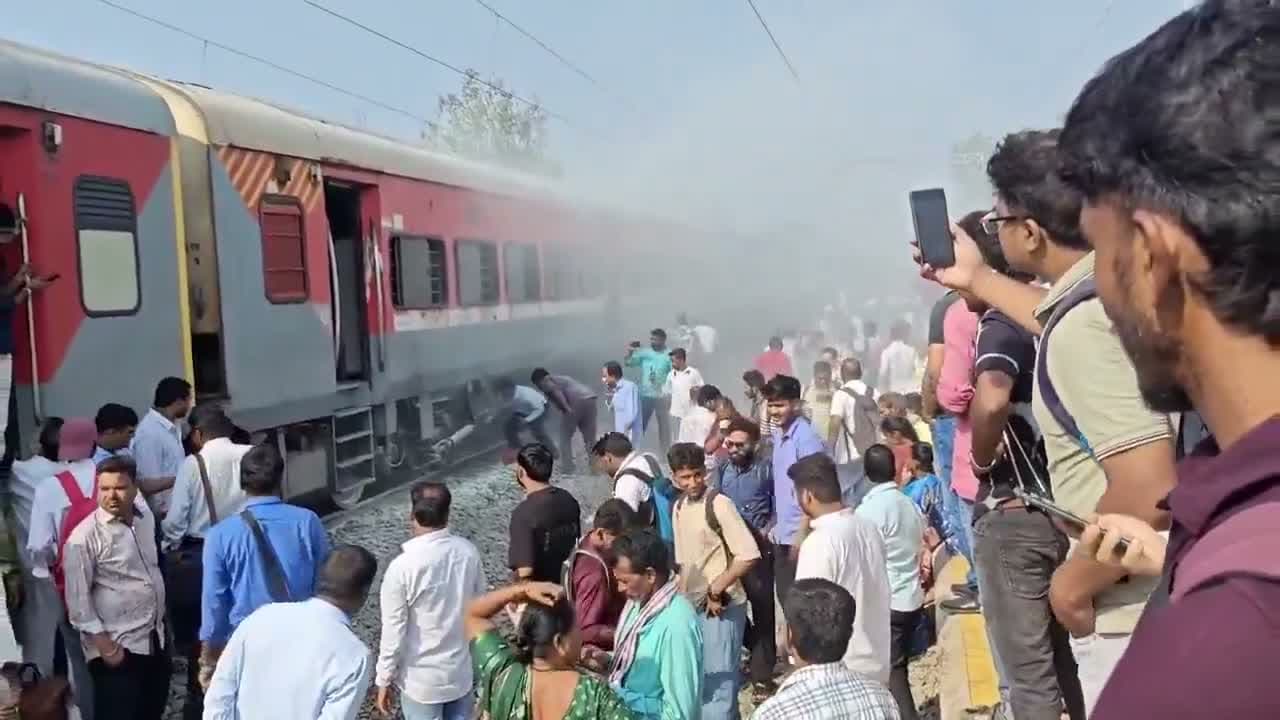 రైలులో మంటలు..ప్రయాణికుల్లో భయం