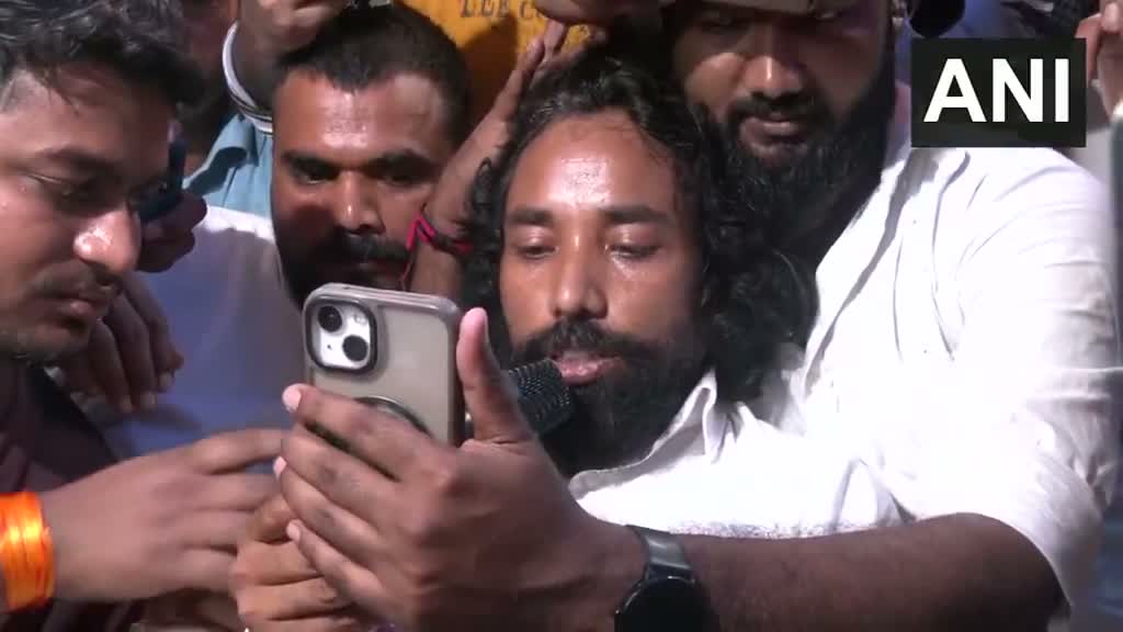 ఇది ఆత్మహత్యతో సమానం.. నీళ్లు అయిన తాగండి- సోనమ్