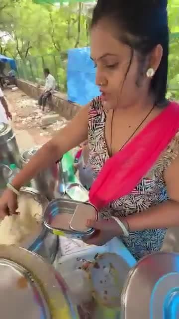 అమ్మ టిఫిన్ పెట్టడం మర్చిపోతే.. ఈ చిన్నారి ఏం చేసిందో చూడండి!