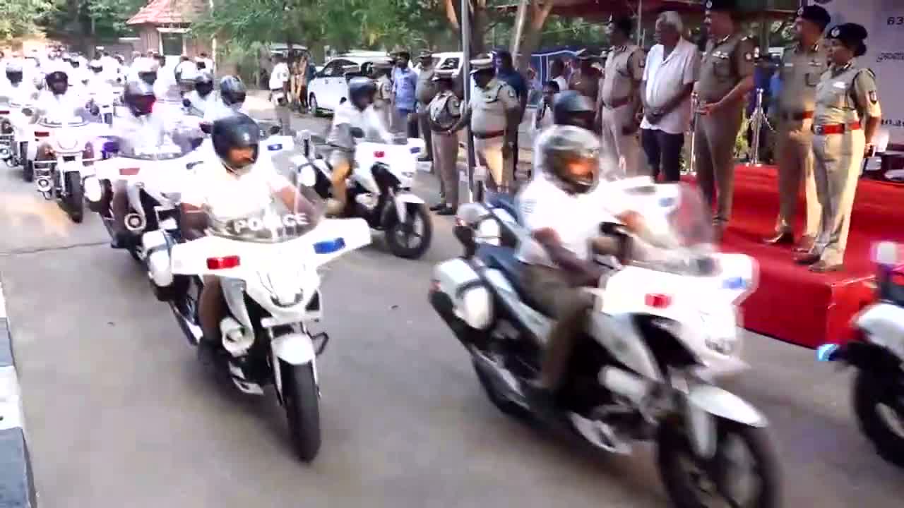 చెన్నై ట్రాఫిక్ పోలీసులకు CSK 63 బైక్‌లు గిఫ్ట్‌!