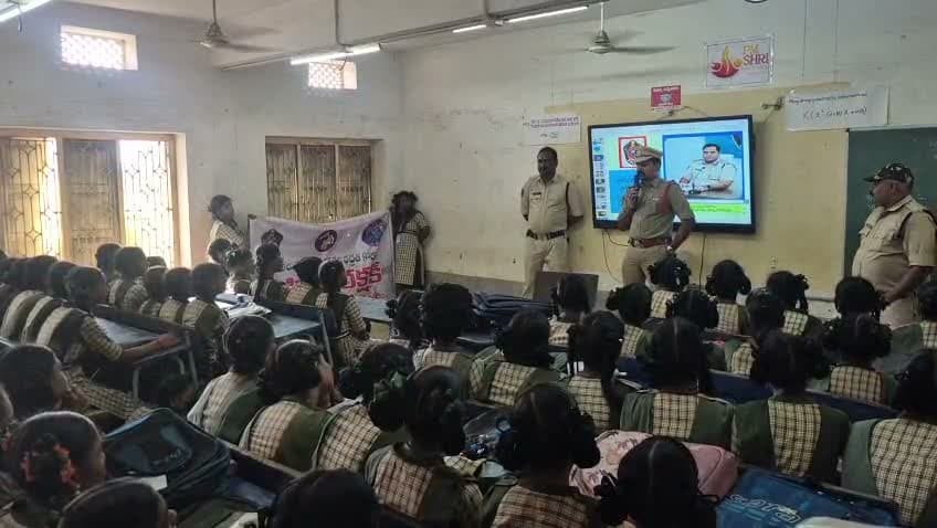 డ్రగ్స్‌కు దూరంగా ఉంటేనే మంచి భవిష్యత్తు: SI
