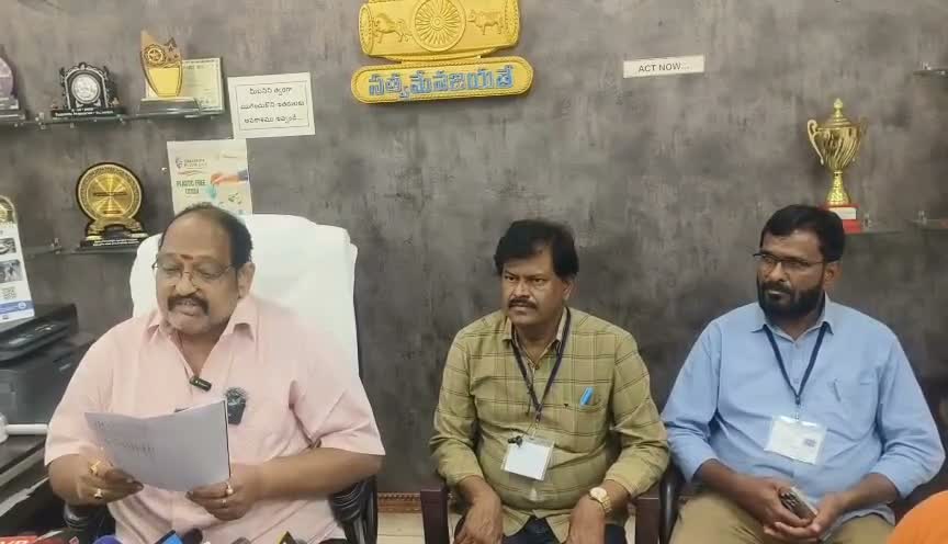 మున్సిపల్ పోరుకు భారీగా నామినేషన్లు