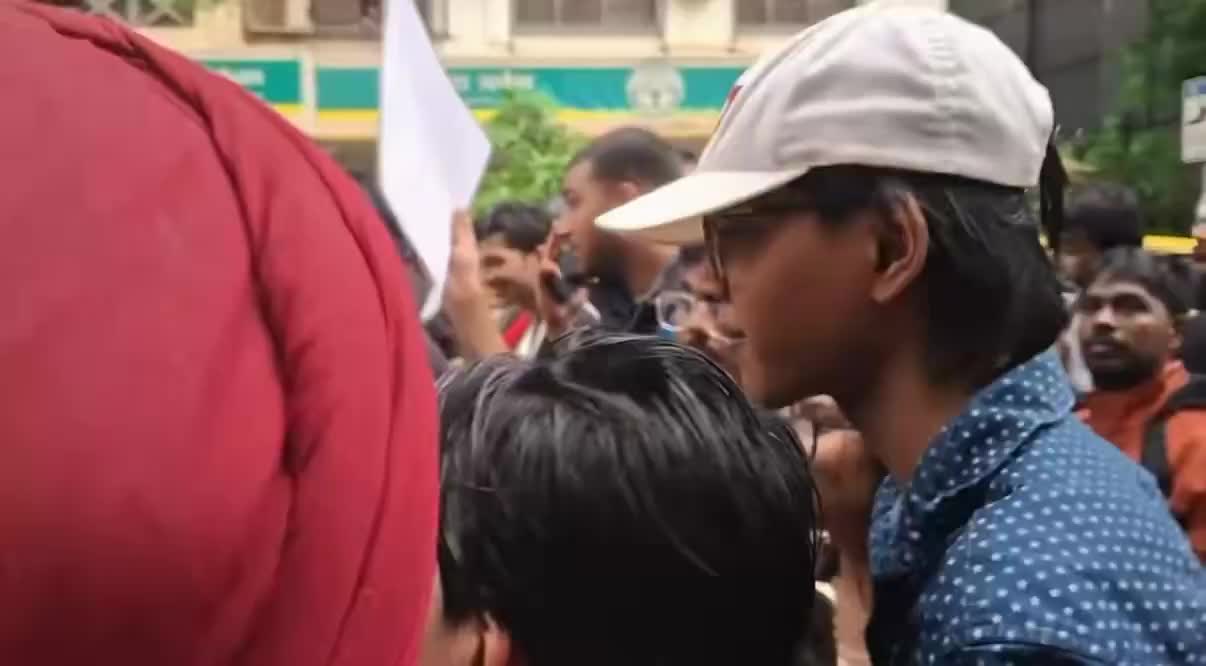 ప్రొటెస్ట్ లో బాలీవుడ్ యాక్టర్ ఇమ్రాన్ ఖాన్!
