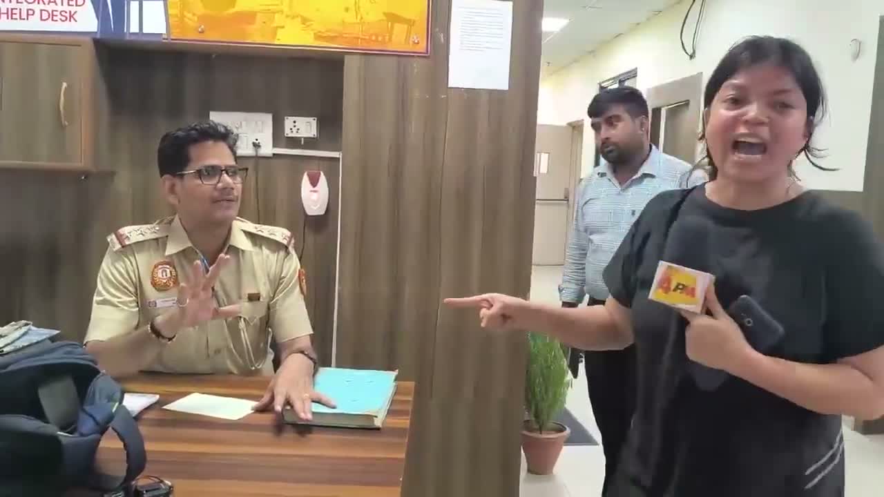 PSలో స్పృహ తప్పిపోయిన జర్నలిస్ట్..