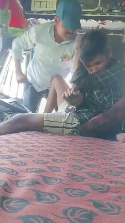 లారీ డ్రైవర్‌పై దాడి.. ధర్నాకు లారీ అసోసియేషన్!