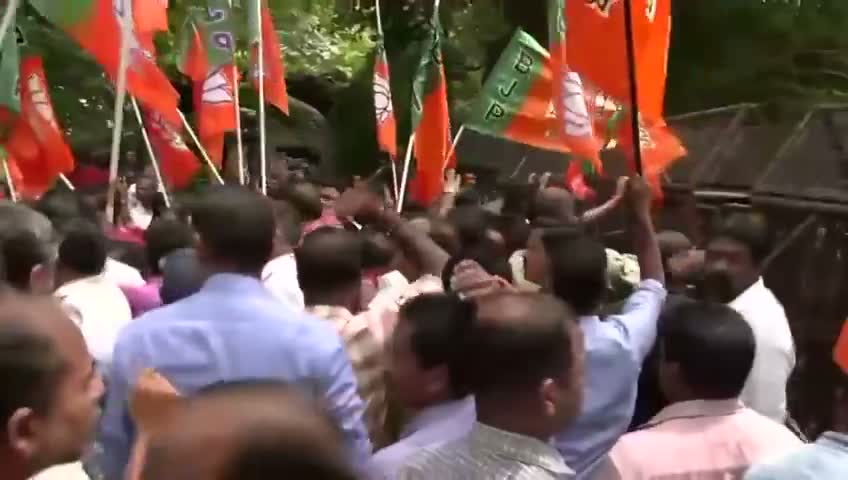 SIRపై ద్వంద్వ నీతి.. కేరళంలో బీజేపీ నిరసన