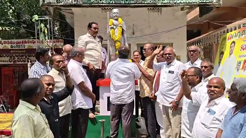 గాంధీజీ జీవితం ప్రతి ఒక్కరికీ స్ఫూర్తిదాయకం