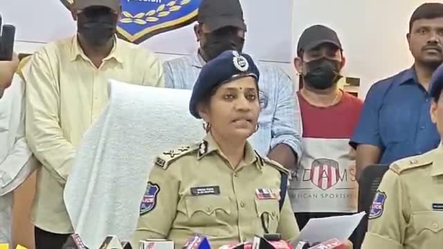 ఫోర్జరీ పత్రాలతో ఆస్తుల స్వాహా.. గ్యాంగ్ అరెస్ట్
