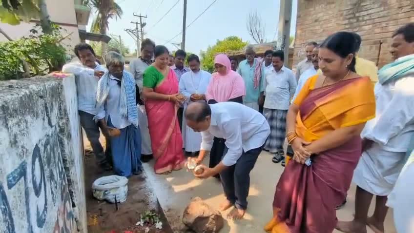 చిలువూరులో అభివృద్ధి పనులకు భూమిపూజ