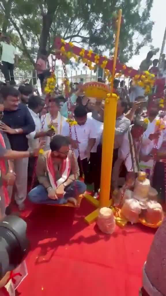 మేడారం గుడిలో 'ది ప్యారడైజ్ ' మూవీ టీం