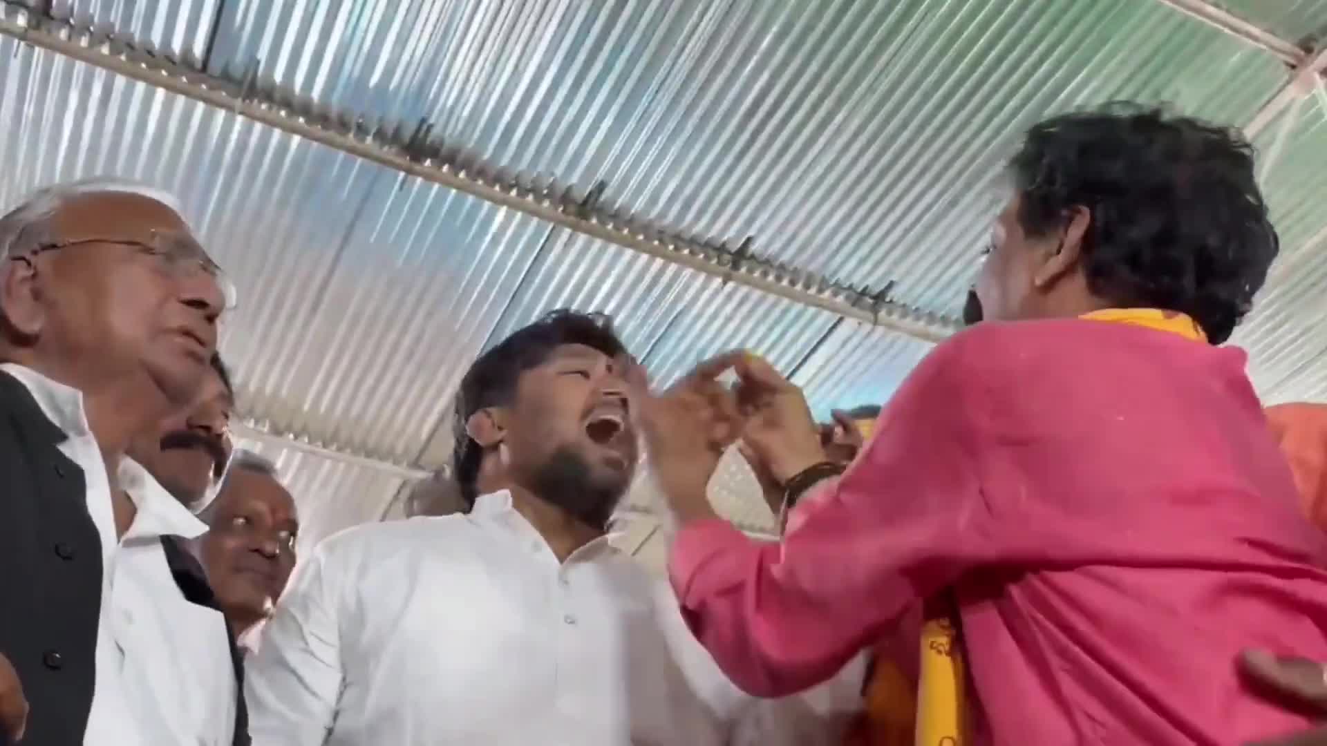 నాంపల్లిలో చేప ప్రసాదం క్రేజ్!