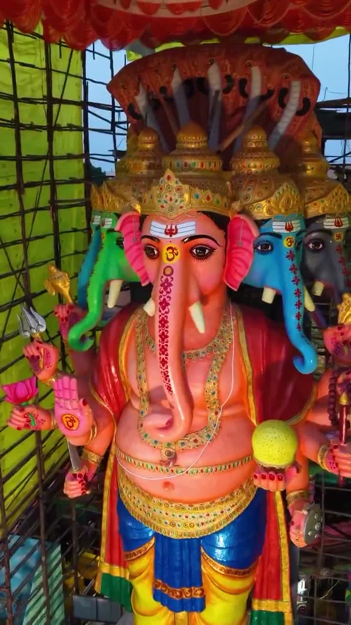 ఖైరతాబాద్ బడా గణేశుడు.. వీడియో చూడండి