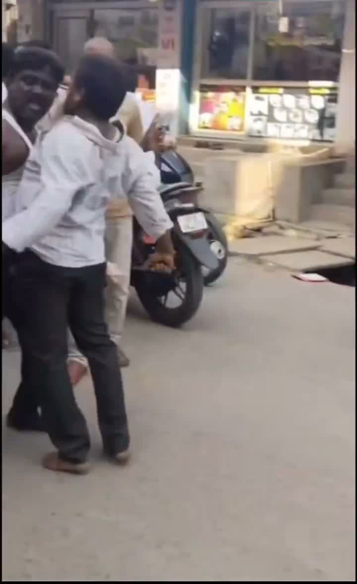 నిమజ్జన వేడుకల్లో విషాదం.. డ్యాన్స్ చేస్తూ వ్యక్తి మృతి