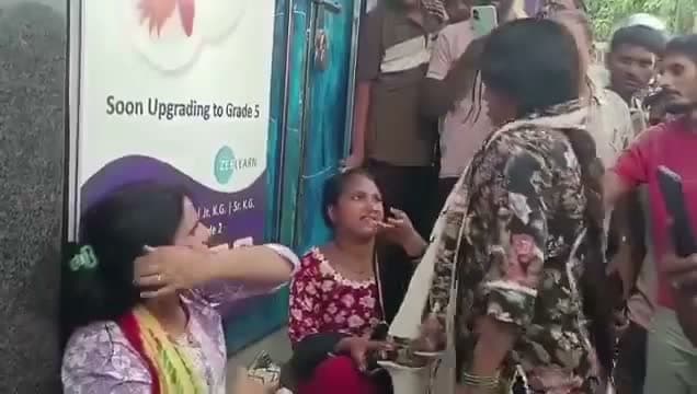 తల్లీకూతుళ్లపై హిందూ రక్షాదళ్‌ దాడి