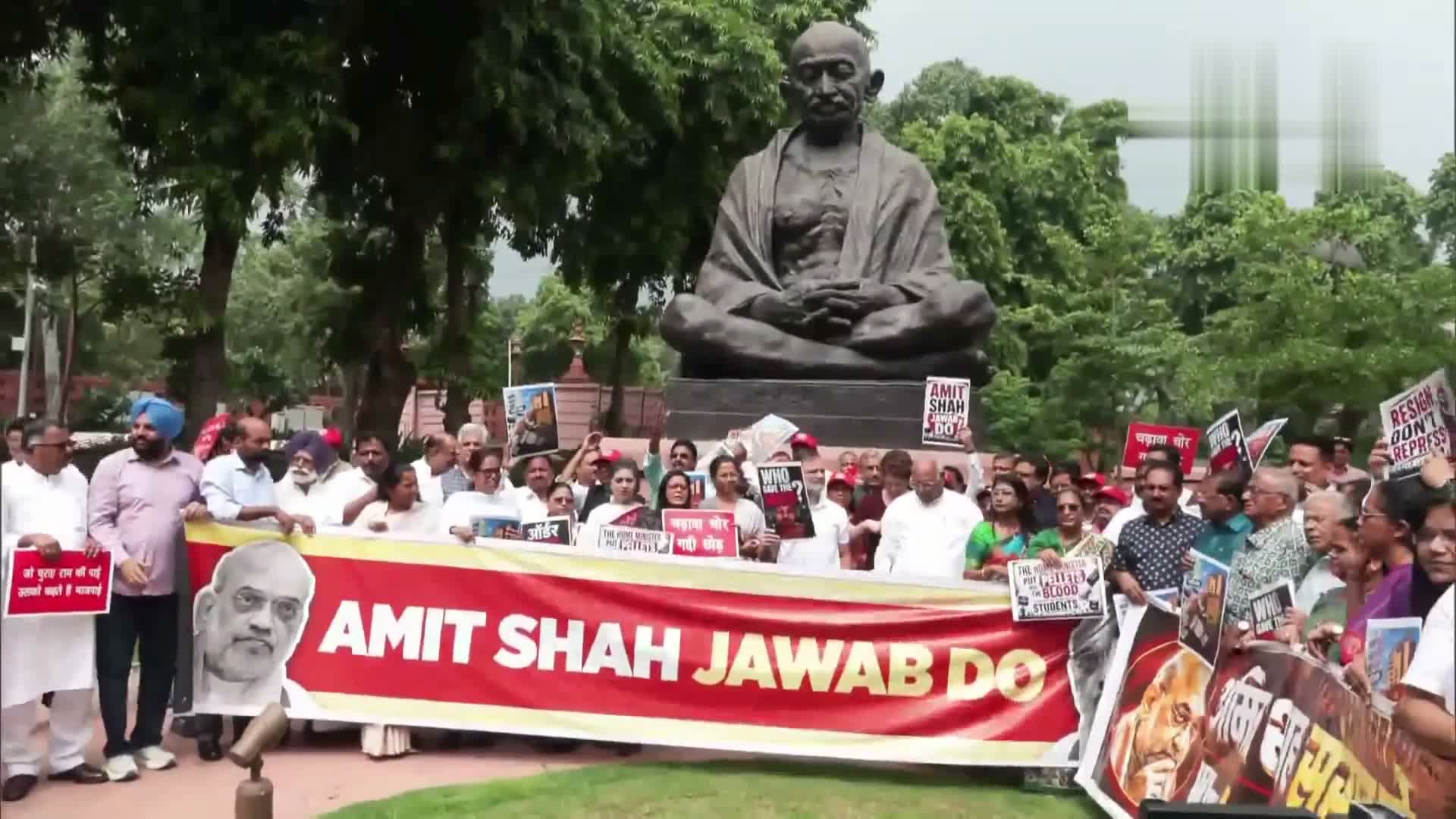 పార్లమెంట్ ఎదుట విపక్షాల మార్చ్