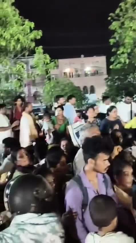 గిరి ప్రదక్షిణ ఎఫెక్ట్-విశాఖలో గంటల తరబడి ట్రాఫిక్ జామ్ !