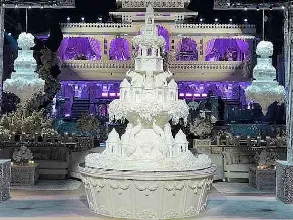 పెళ్లిలో కెవ్వుమనిపించిన వెడ్డింగ్ కేక్ !!