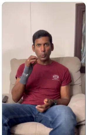 CM విజయ్కు విశాల్ విజిల్స్!