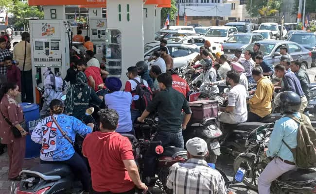 10 రోజుల్లో మూడోసారి పెట్రోల్, డీజిల్ ధరలు హైక్