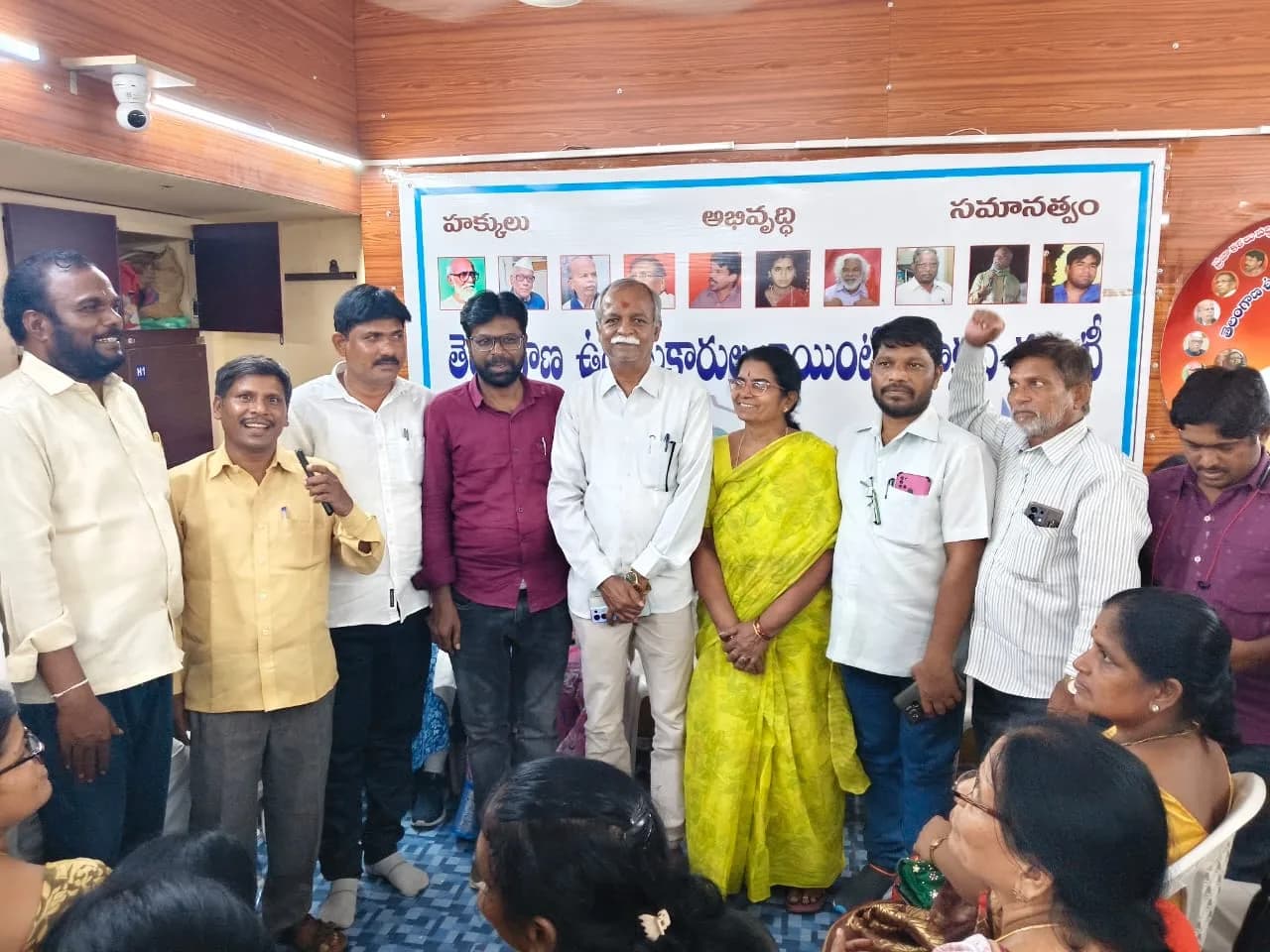 'ఉద్యమకారులకు ఇచ్చిన హామీలు అమలుచేయాలి'