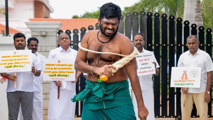 తమిళనాడు పాలిటిక్స్ లో బిగ్ ట్విస్ట్!