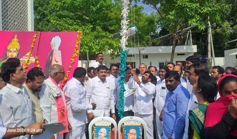ఇప్పటికీ తెలంగాణలో ఆంధ్రా అధికారుల పాలన: జగదీశ్రెడ్డి