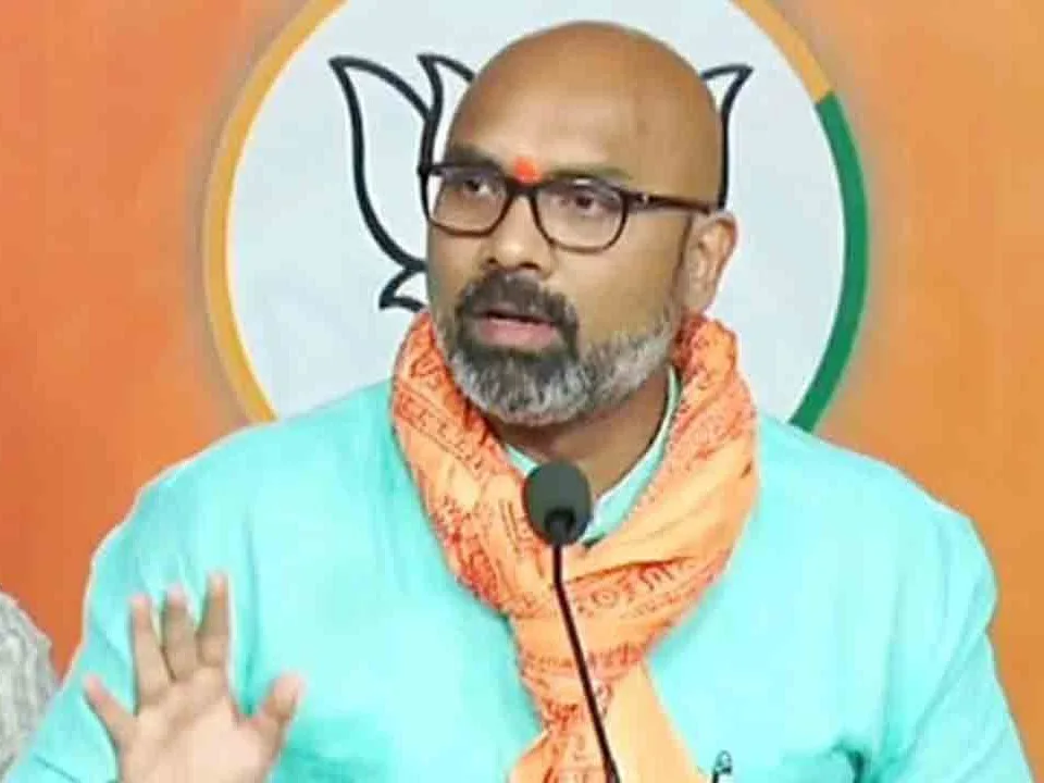 'పాలన చేతకాకపోతే రేవంత్రెడ్డి రాజీనామా చేయాలి'