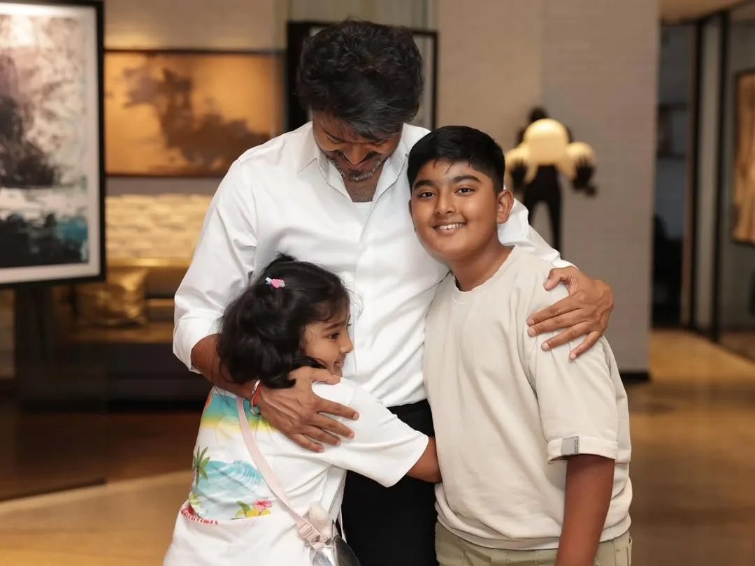 CM విజయ్ను కలిసిన హీరోయిన్ స్నేహ..
